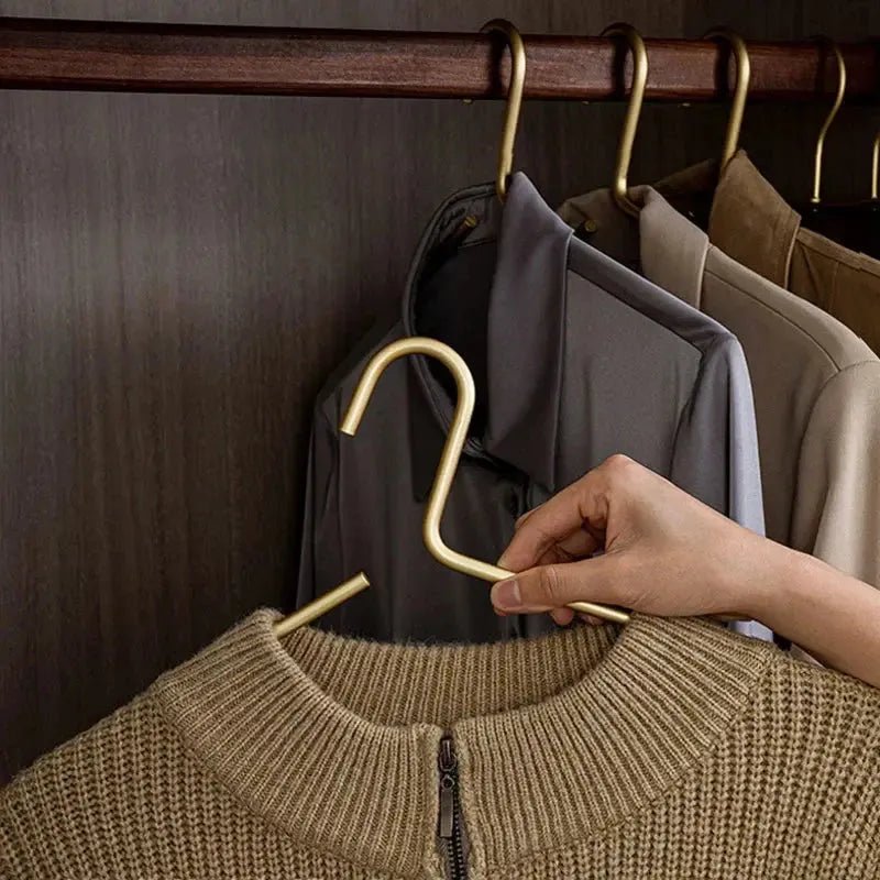 Anti-Slip Clothes Hanger - Durable Matte Finish, Space-Saving Design, 5-Pack 2