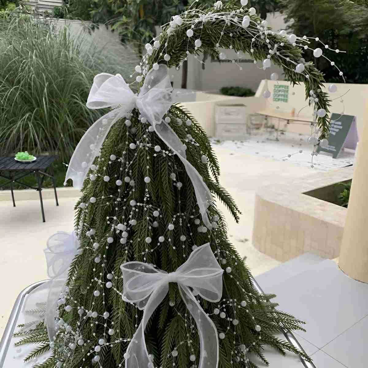 Artificial Small Christmas Tree with Realistic Green PE Foliage – Compact Holiday Decor for Indoor Spaces 8