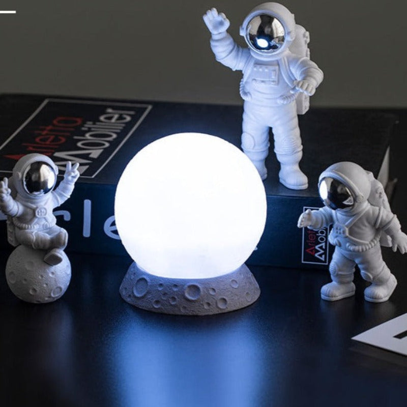 Astronaut Decor Set - Inspire Imagination with LED Moon Lamp 3