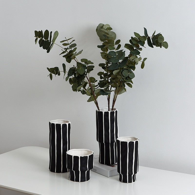 Black Ceramic Vase with Geometric Design – Handmade Decorative Piece for Modern Home Decor 2