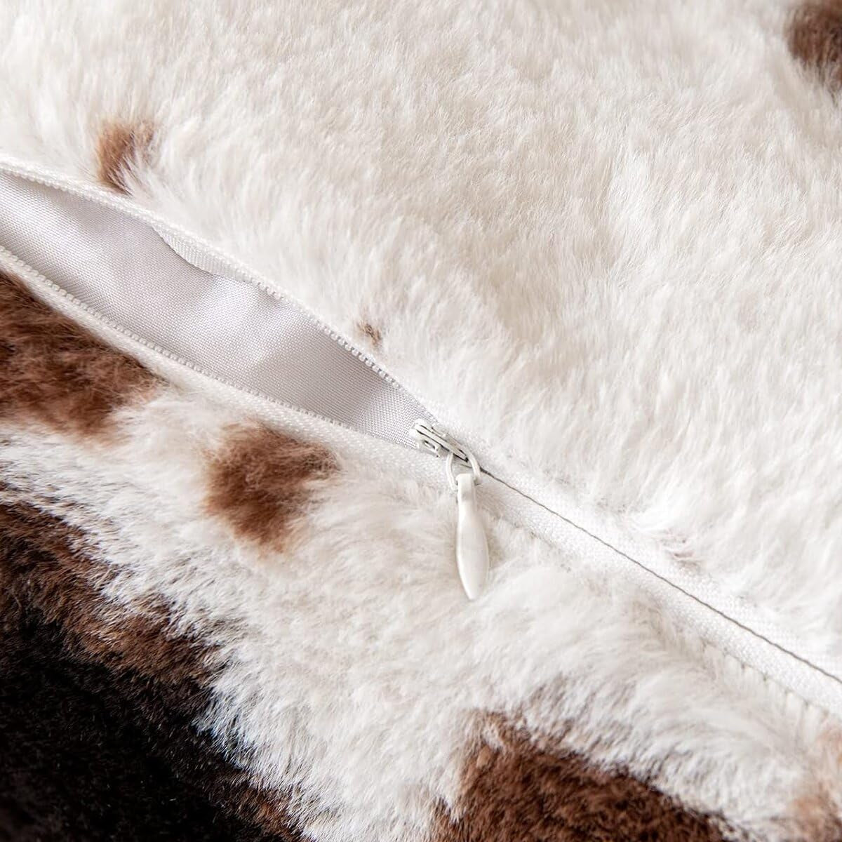 Pillow Covers Faux Fur Polyester Cowhide Pillow Covers 2 Pack