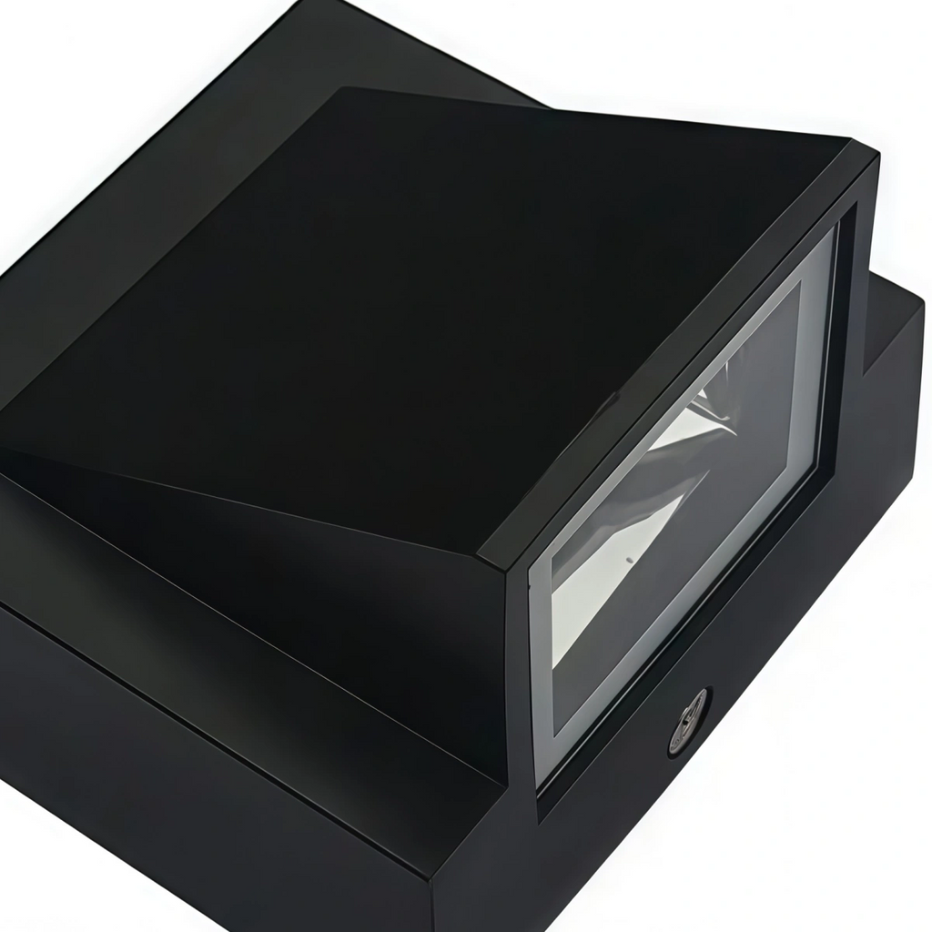 Industrial Outdoor Wall Lamp - Durable Metal Design, IP65 Rated 5