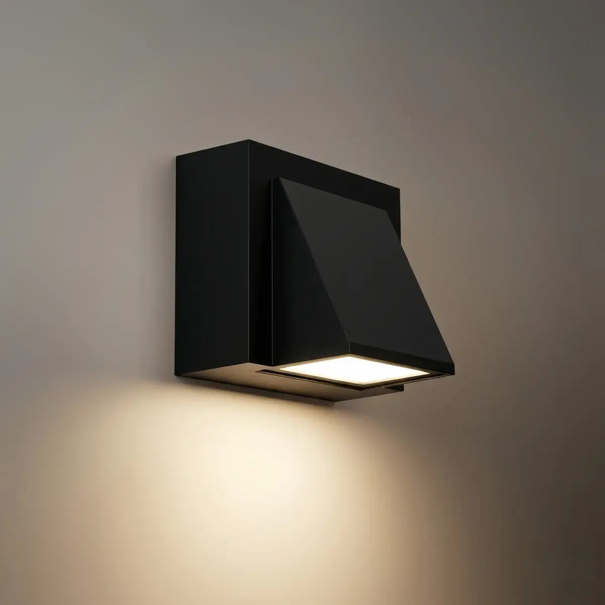 Industrial Outdoor Wall Lamp - Durable Metal Design, IP65 Rated 9