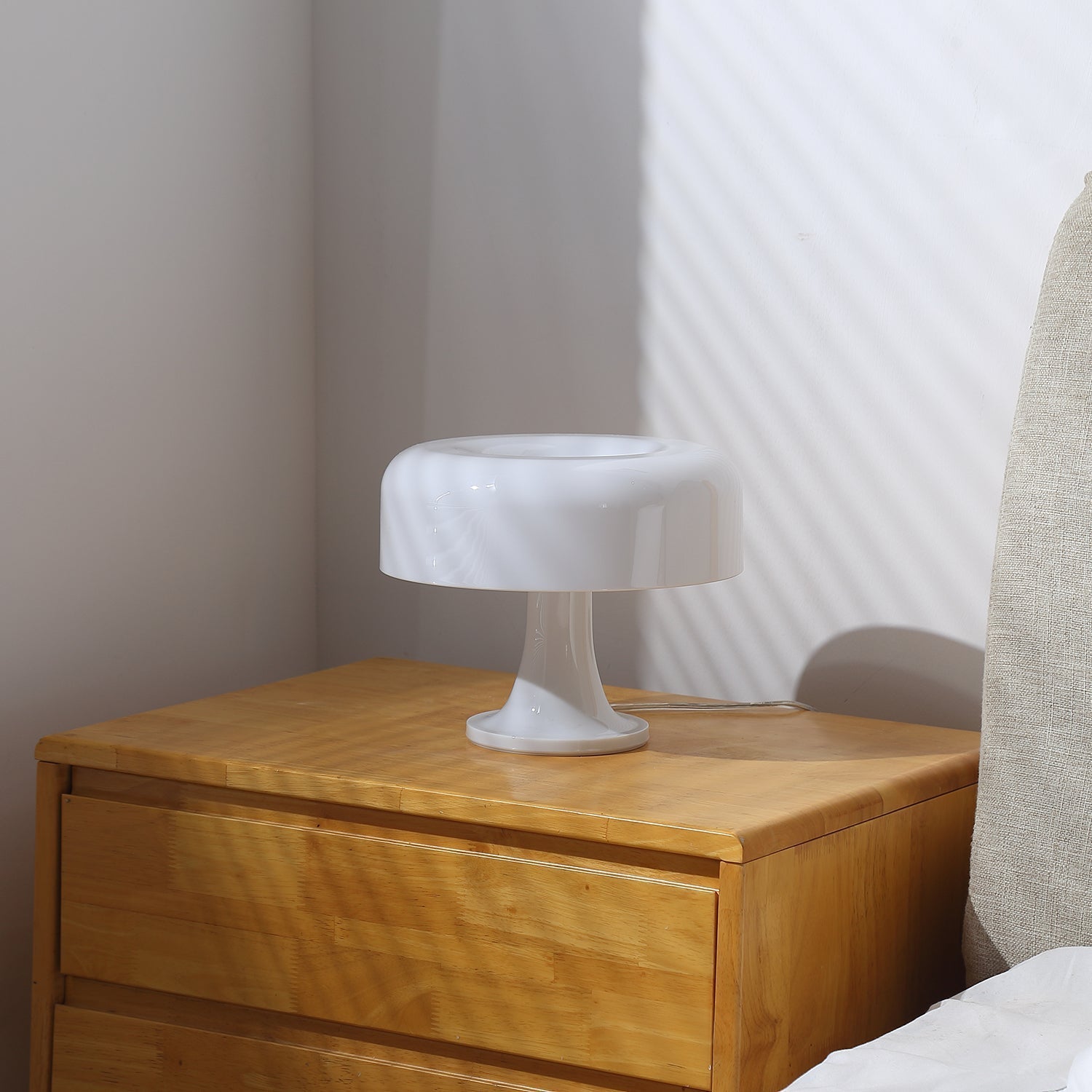 Minimalist Acrylic Table Lamp - Stylish Indoor Illumination in 5 Colors 11