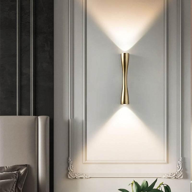 Minimalist Golden Wall Lamp – Contemporary Wall Sconce Lighting for Elegant Spaces, 12 x 6 x 4 Inches 1