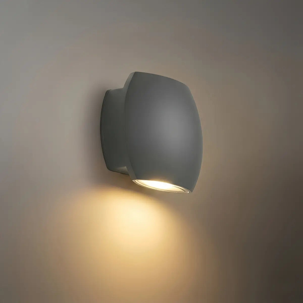 Modern Outdoor Wall Lamp - Durable, IP65 Weather-Resistant Light 11