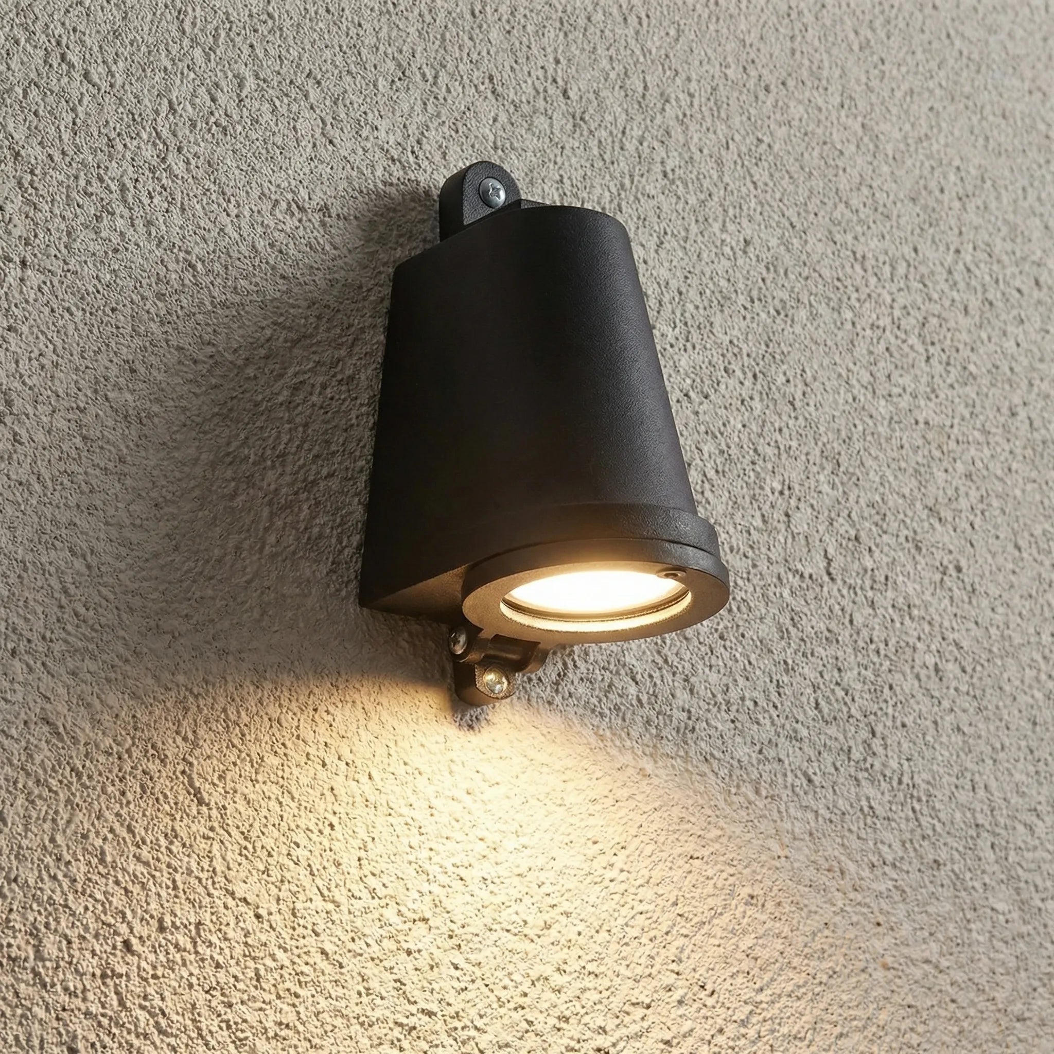 Modern Outdoor Wall Sconce - Durable Metal, Warm Focused Light 4