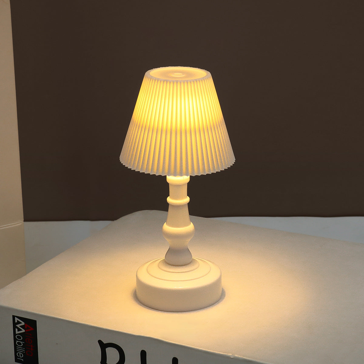 Nordic Battery Operated Table Lamp - Cordless LED Bedside Lighting 10