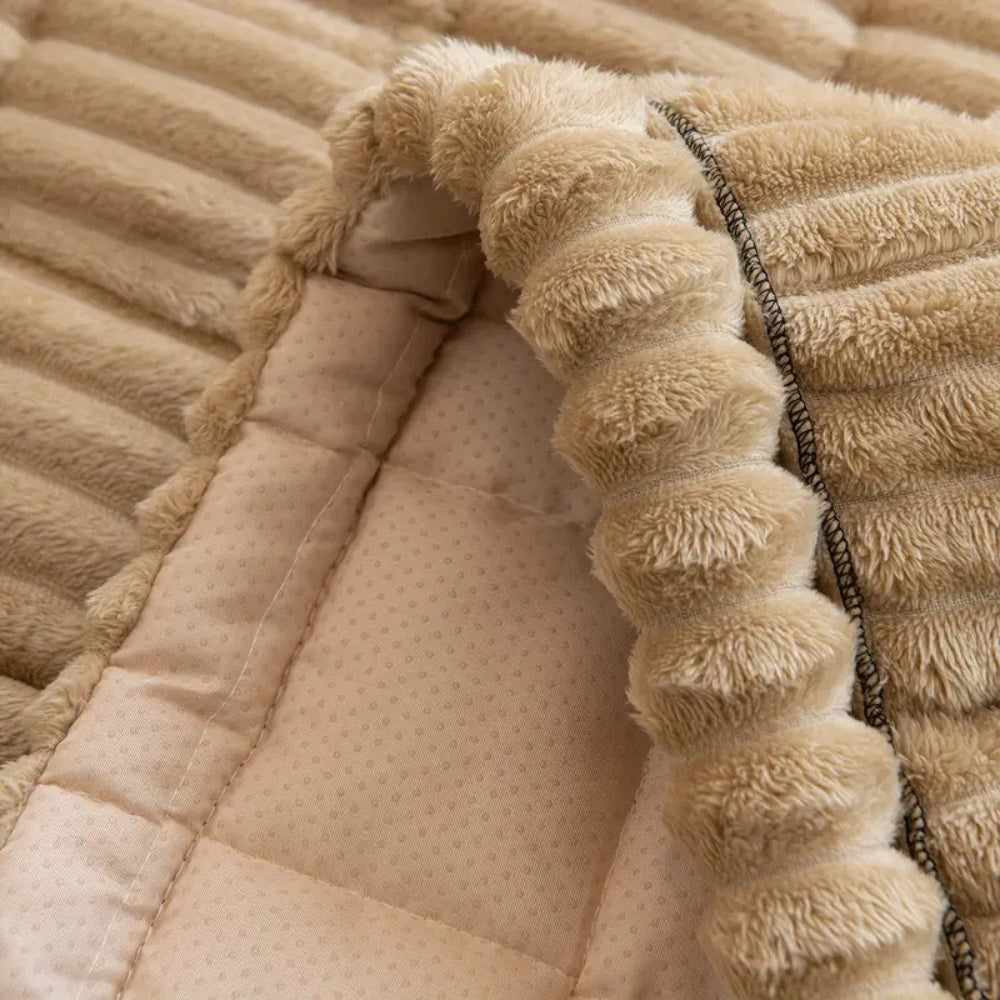 Plush Sofa Cover with Pleated Edges – Soft Microfiber Slipcover for Dogs and Elegant Protection 4