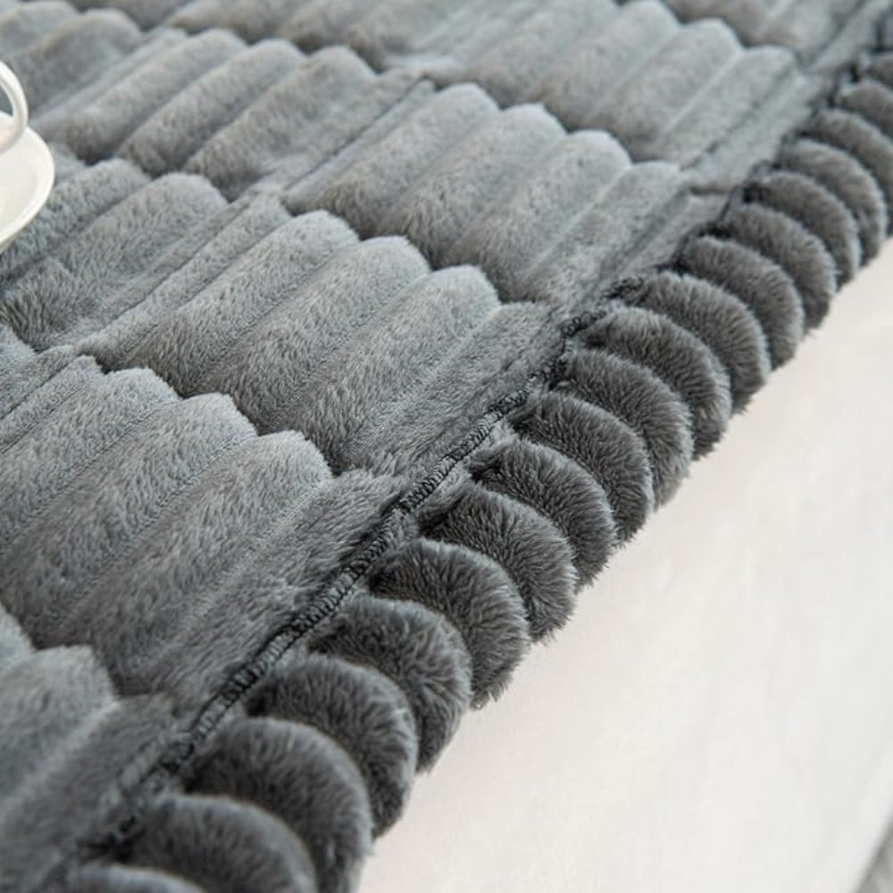 Plush Sofa Cover with Pleated Edges – Soft Microfiber Slipcover for Dogs and Elegant Protection 7