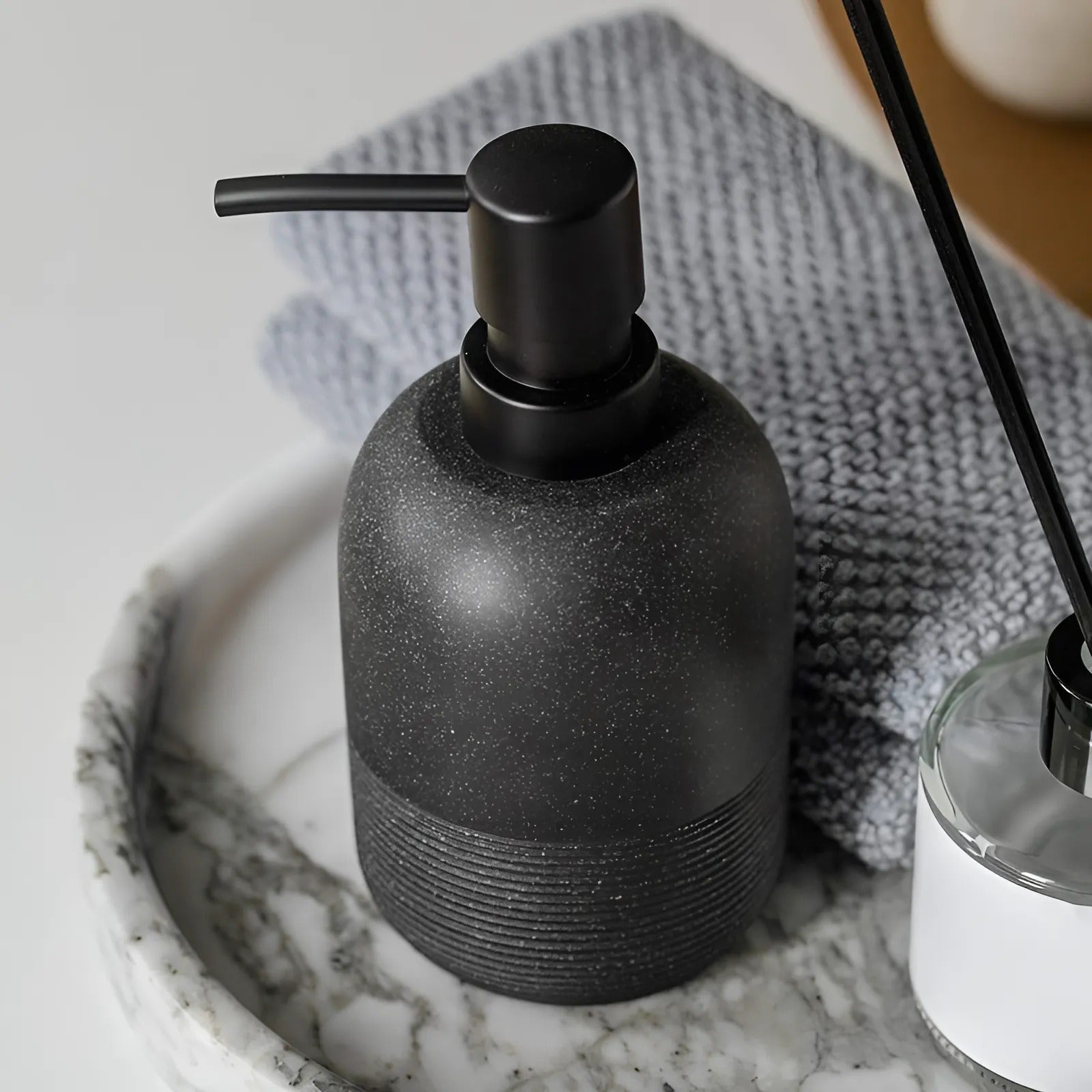 Resin Soap Dispenser - Stylish Sandstone Finish for Modern Kitchens 1