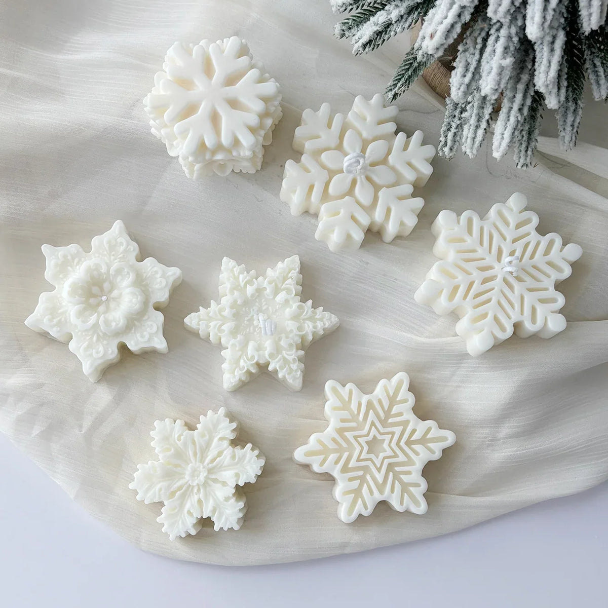 Snowflake Decorative Candle – Intricate Winter Design, Long-Lasting Burn, 6.5cm White Home Accent 2