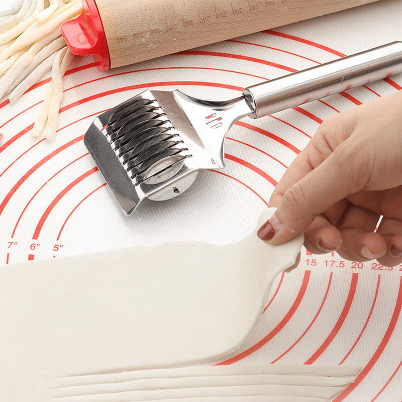 Stainless Steel Pasta Cutter - Ergonomic, Durable Noodle Roller Slicer 7