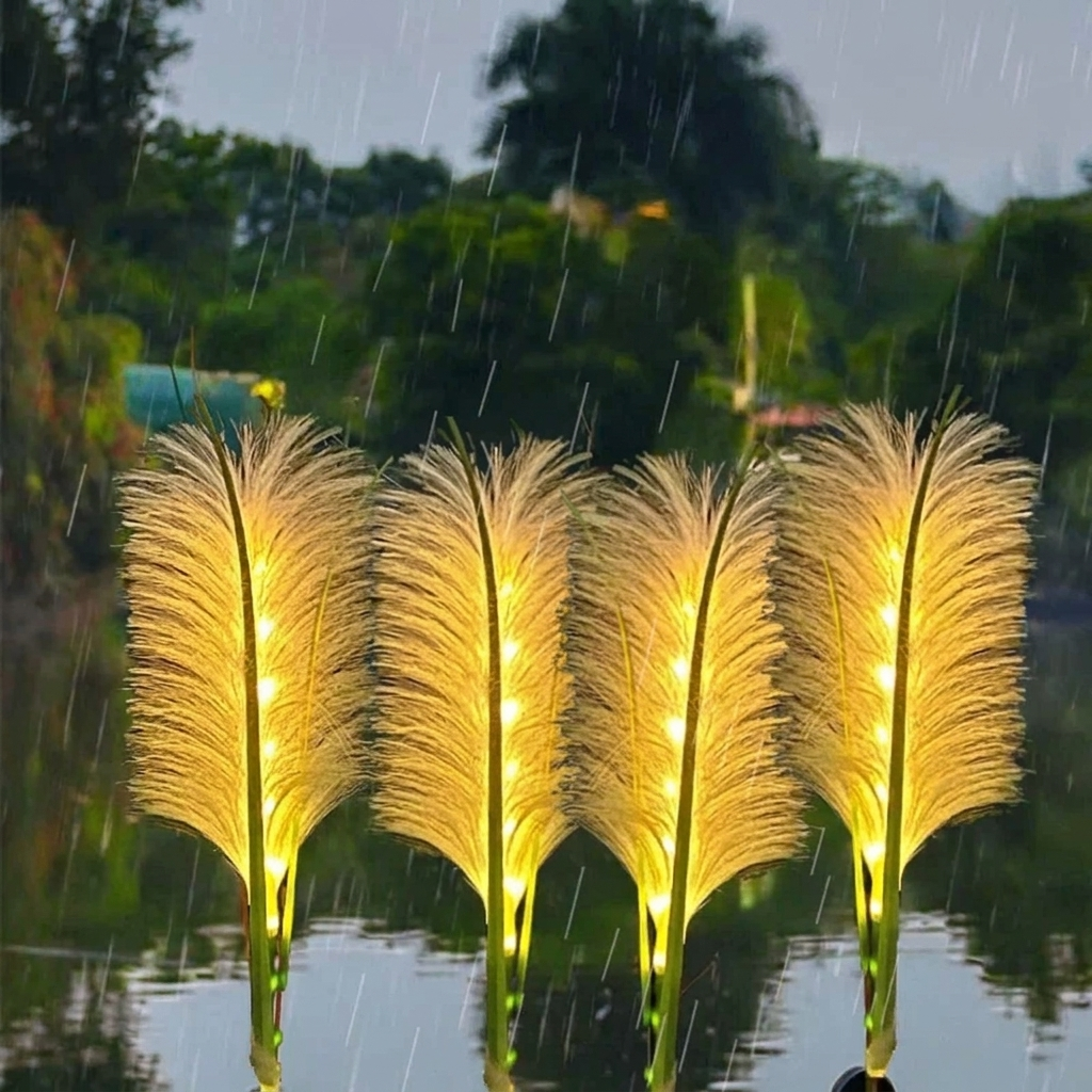 Solar Reed Garden Light, Automatic Light Sensor, LED Illuminated, Ground Stake