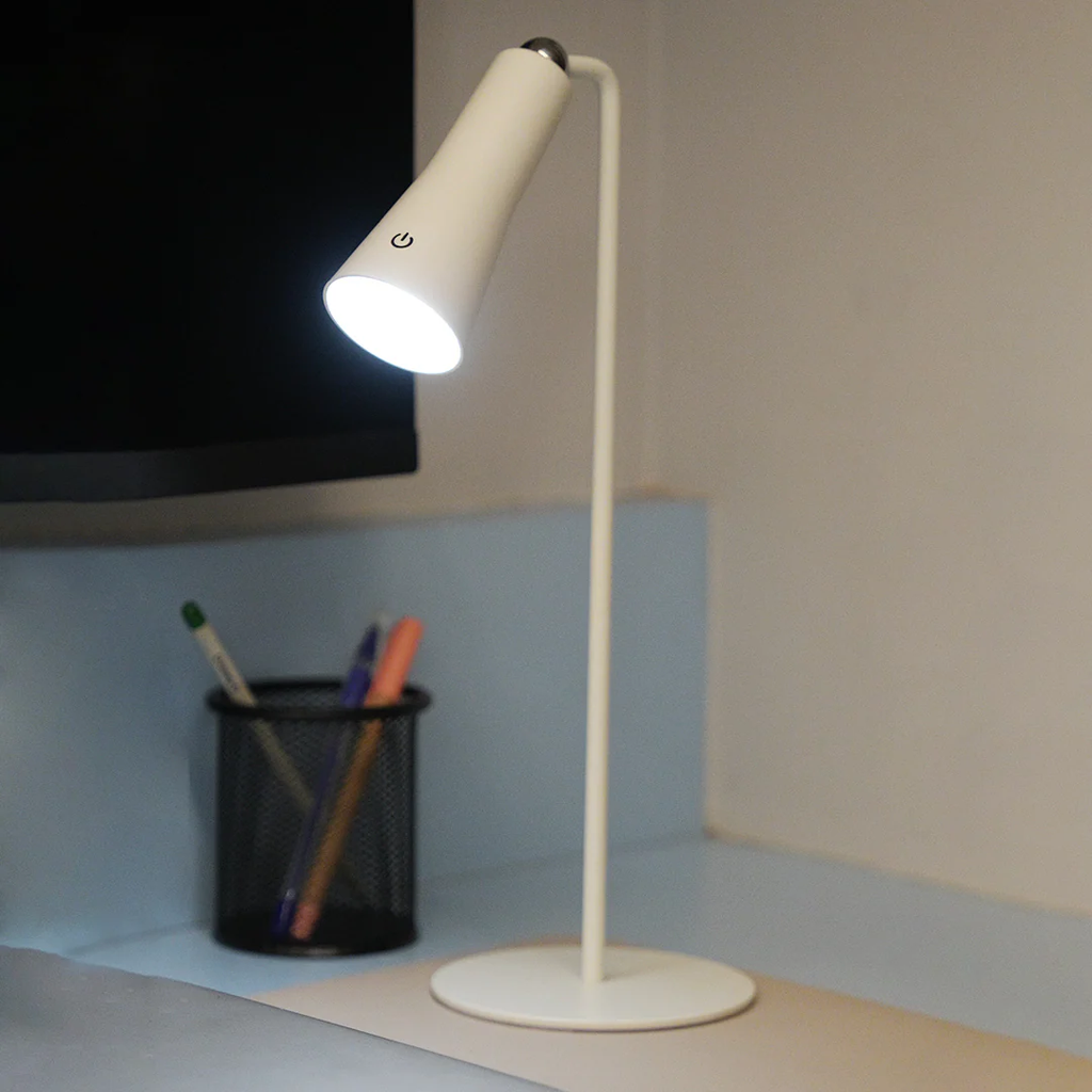 Multifunctional LED Desk Lamp 01