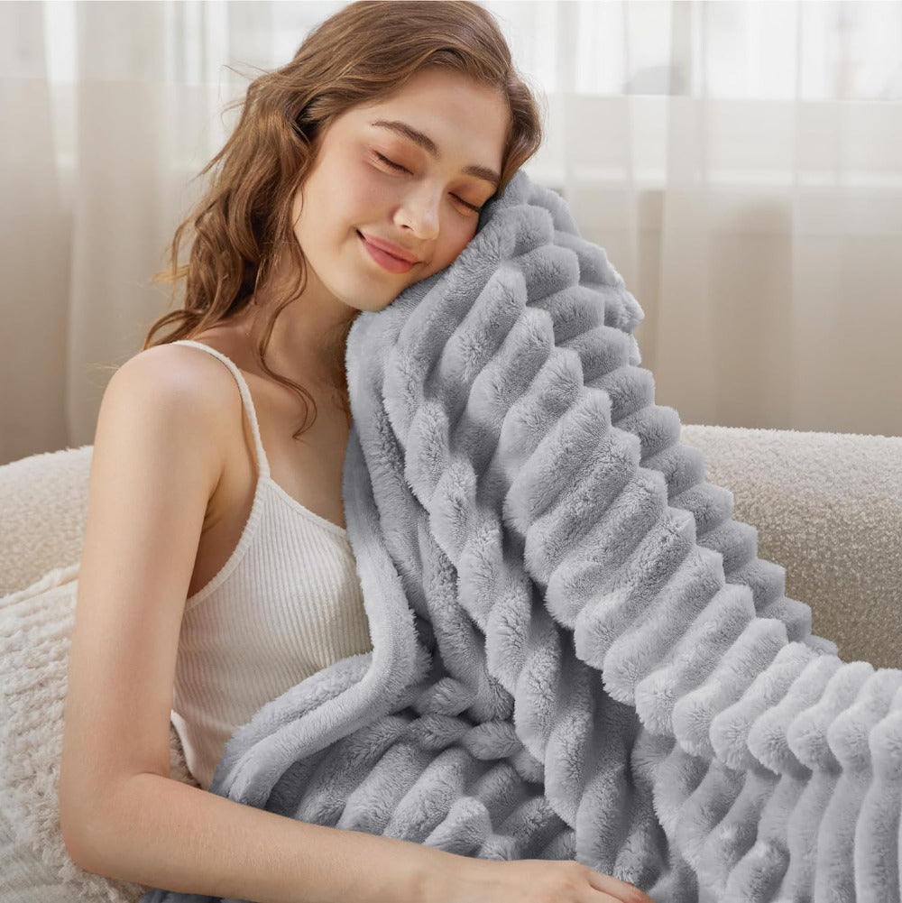 Ultra-Soft Cloud Blanket Ð Luxury Plush Throw for Warmth & Everyday Comfort 3
